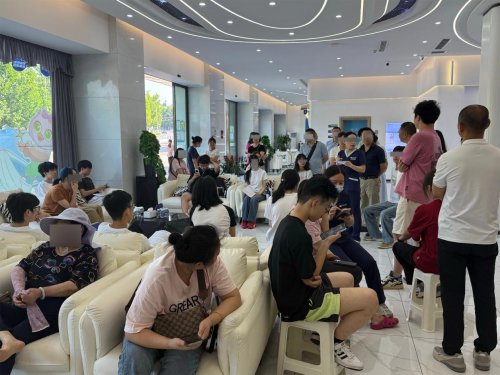 辉眼科如何用“不妥协”成为重庆近视人摘镜首选AG真人国际网站不被资本定义的眼科黑马:星(图1) 辉眼科如何用“不妥协”成为重庆近视人摘镜首选AG真人国际网站不被资本定义的眼科黑马:星(图1)